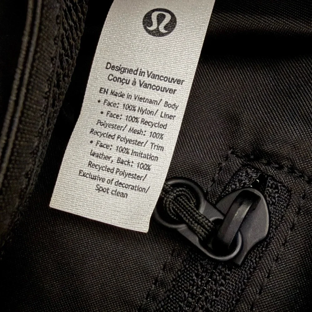 Lululemon Quilted Grid Small Tote, Black - Picture 12 of 16